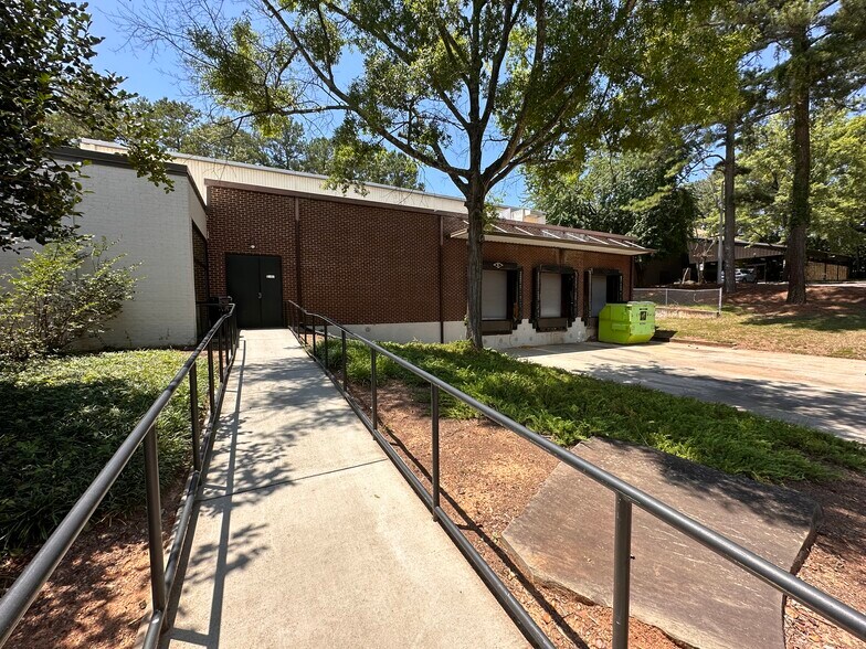 More Photos Of 5601 Spring Ct, Raleigh Flex For Lease