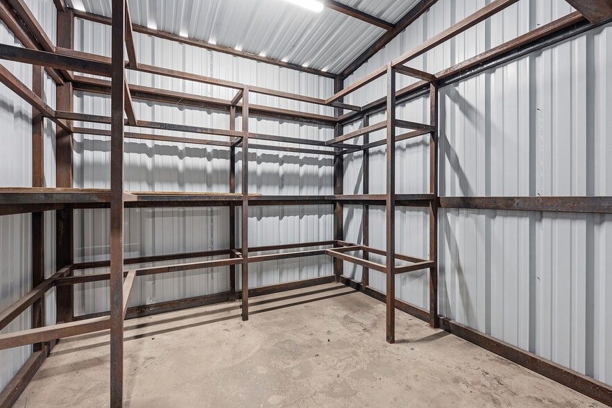 More Photos Of 1120 E 52nd St, Austin Flex For Sale