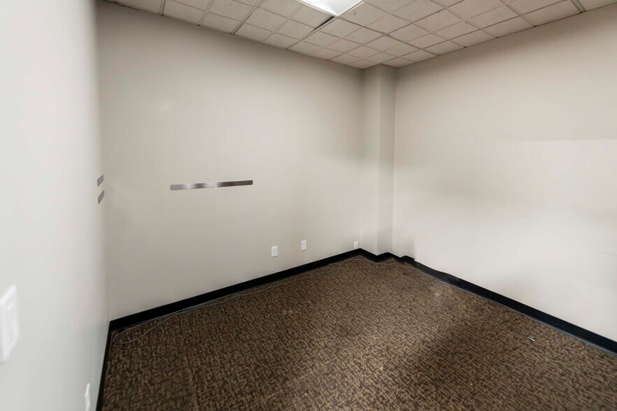 More Photos Of 1119 N 42nd St, Grand Forks Office For Lease