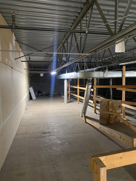 More Photos Of 396 W Fenton Ln, West Chicago Warehouse For Lease