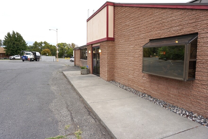 More Photos Of 808 W Vineyard Dr, Kennewick Freestanding For Sale