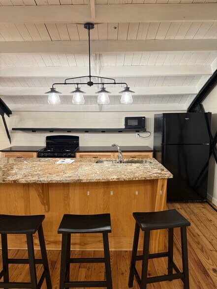 More Photos Of 112 1st St, Perrysville Flex For Lease