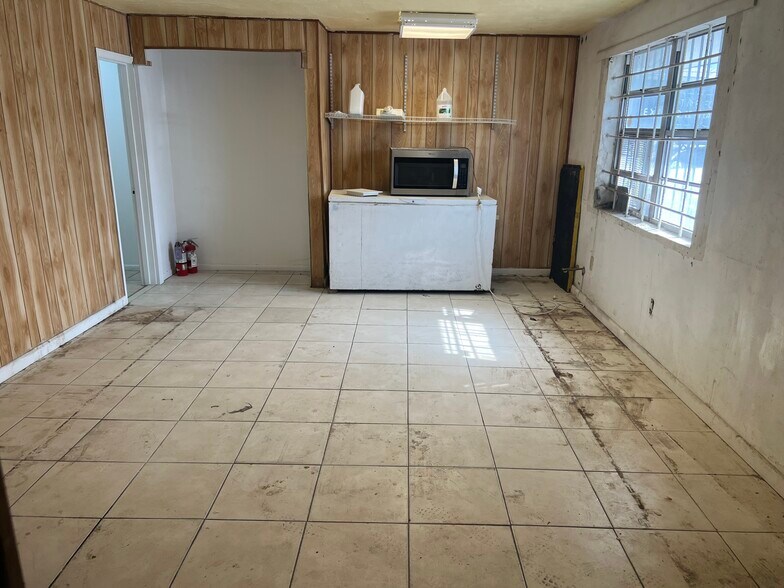 More Photos Of 683 W 26th St, Hialeah Service For Sale