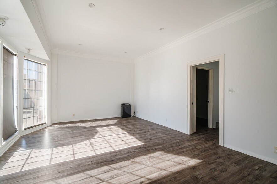 More Photos Of 3307-3309 Pico Blvd, Santa Monica Storefront For Lease