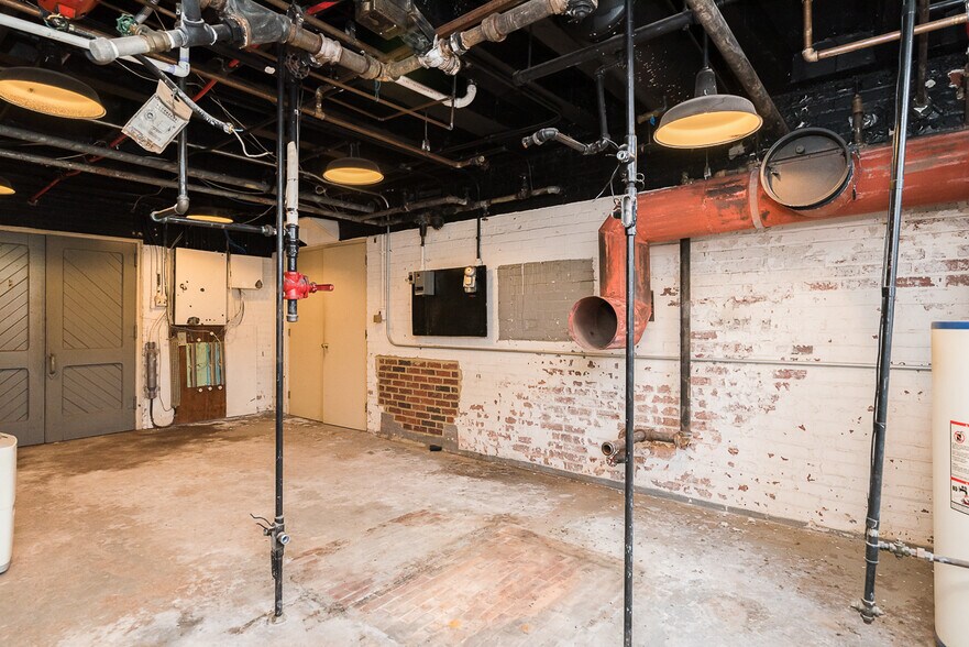 More Photos Of 128 W Harden St, Graham Freestanding For Sale