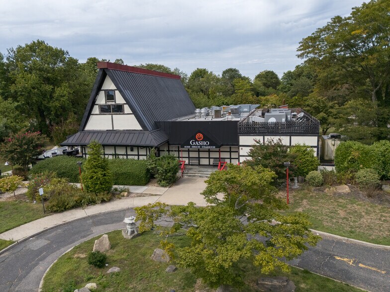 Primary Photo Of 356 Motor Pky, Hauppauge Restaurant For Sale