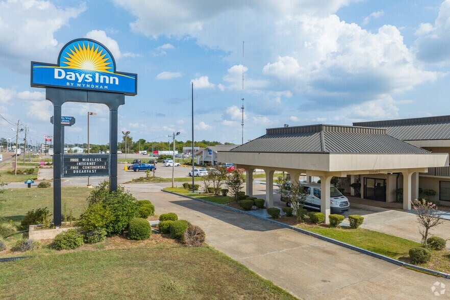 Primary Photo Of 2701 Highway 82 E, Greenville Hotel For Sale