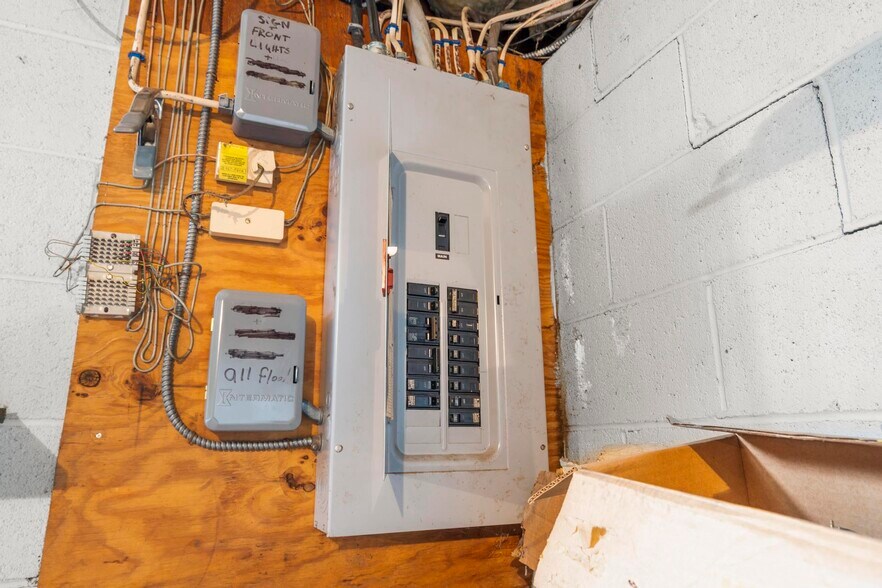 More Photos Of 128 Saltonstall Pky, East Haven Medical For Sale