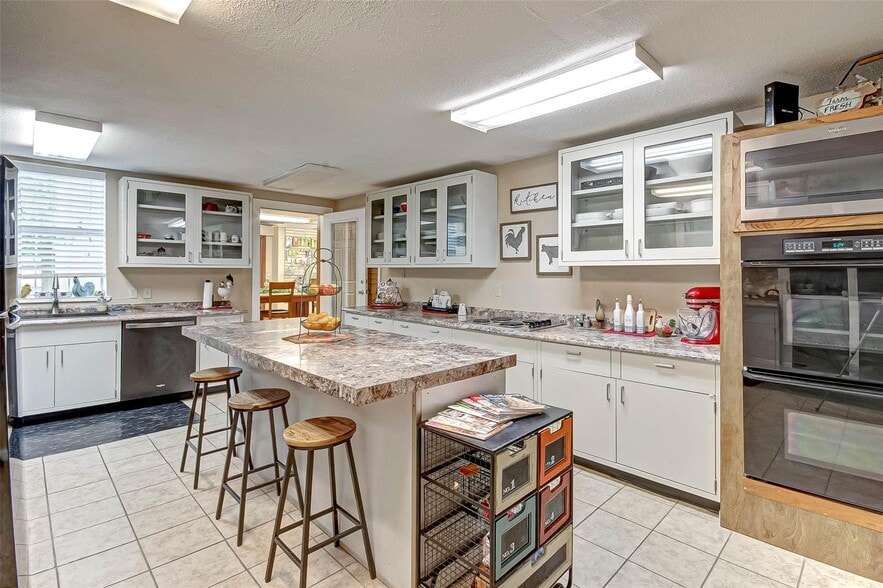 More Photos Of 103 Roundabout Ln, Huntsville Specialty For Sale