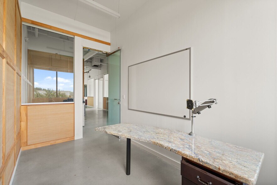 More Photos Of 6514 Highway 90A, Sugar Land Medical For Sale