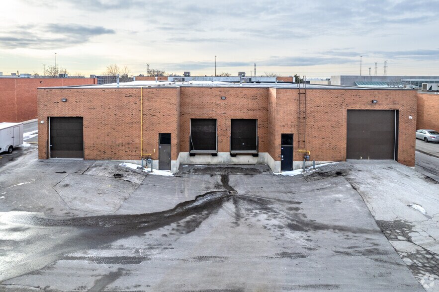 More Photos Of 681 Rowntree Dairy Rd, Vaughan Warehouse For Lease