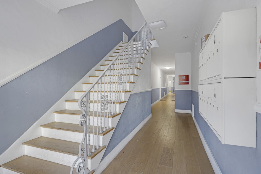 More Photos Of 121 S Elm Dr, Beverly Hills Apartments For Sale