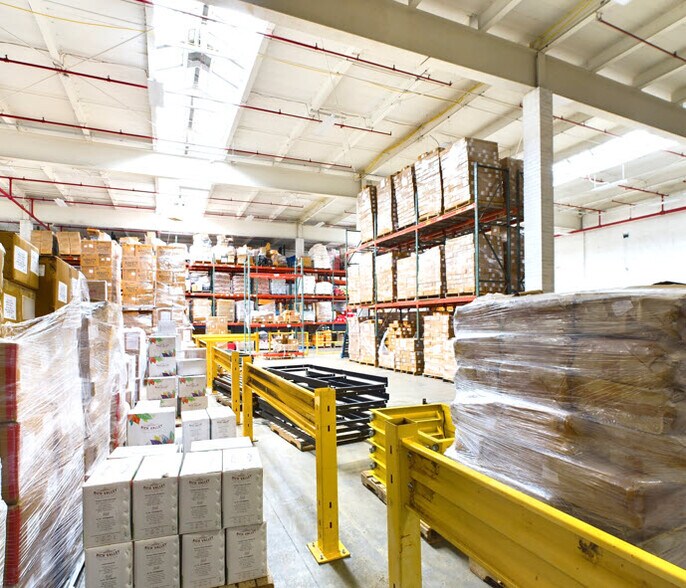 More Photos Of 3775 Park Ave, Edison Warehouse For Lease