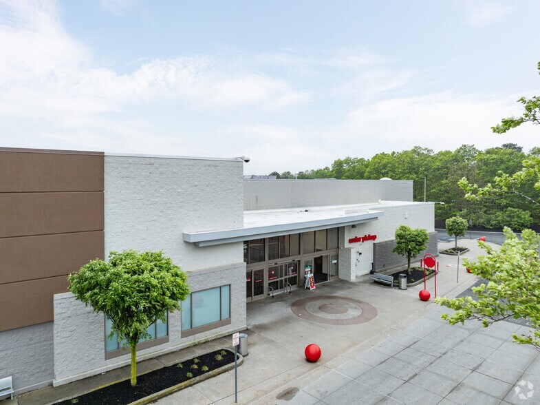 More Photos Of 2975 Horseblock Rd, Medford Freestanding For Sale