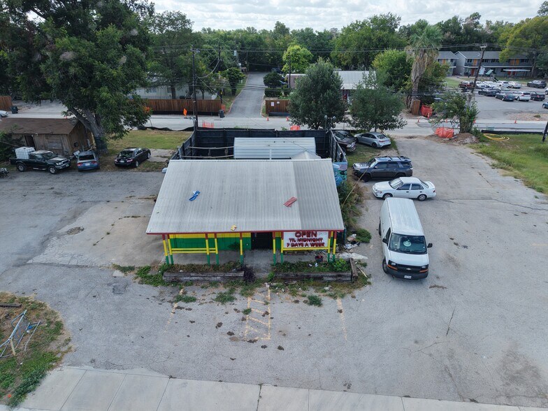 More Photos Of 910 N Interstate 35, San Marcos Freestanding For Sale