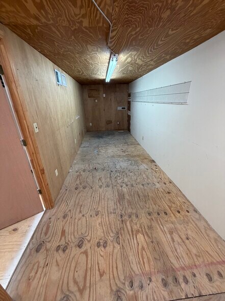 More Photos Of 705 Live Oak St, Tarpon Springs Warehouse For Lease