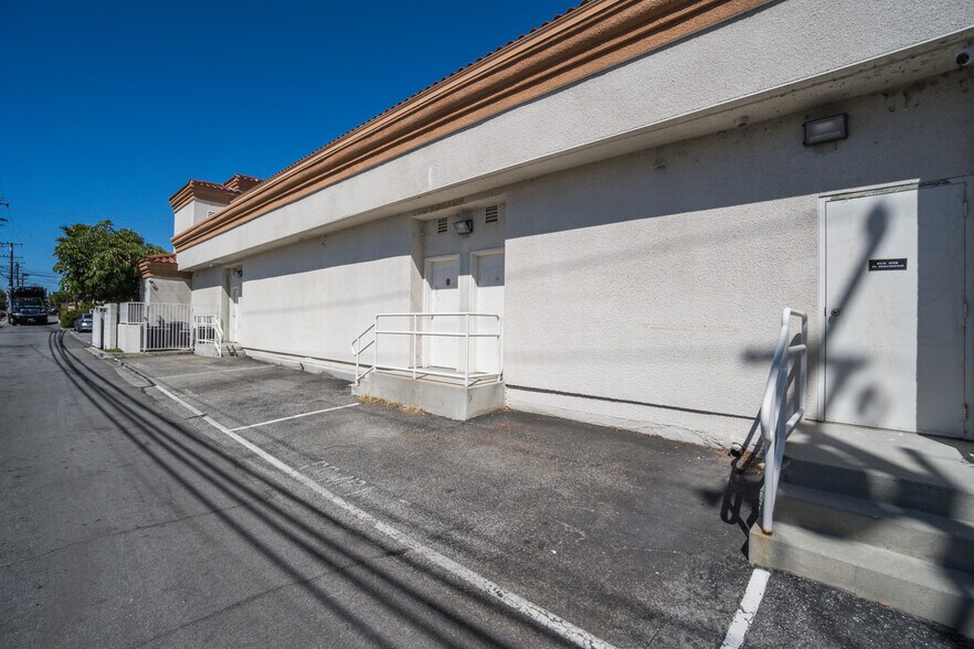 More Photos Of 200-222 E Foothill Blvd, Arcadia Storefront Retail Office For Sale