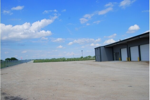 More Photos Of 371 Corgey Rd, Pleasanton Distribution For Lease