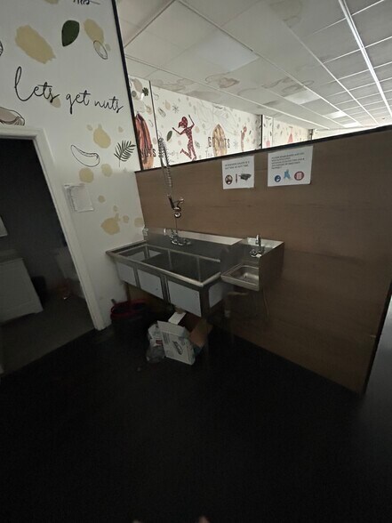 More Photos Of 122-129 Middle Neck Rd, Great Neck Storefront For Lease