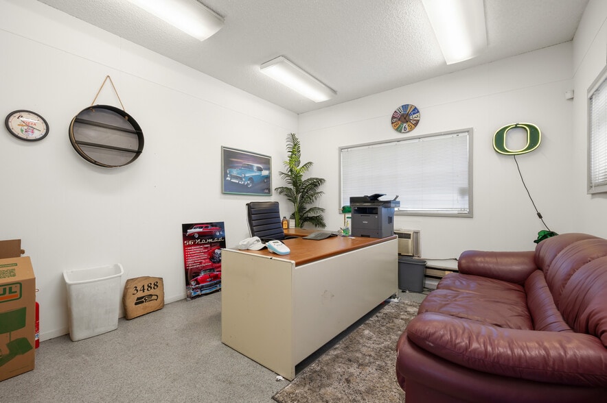 More Photos Of 3521 Franklin Blvd, Eugene Auto Dealership For Sale