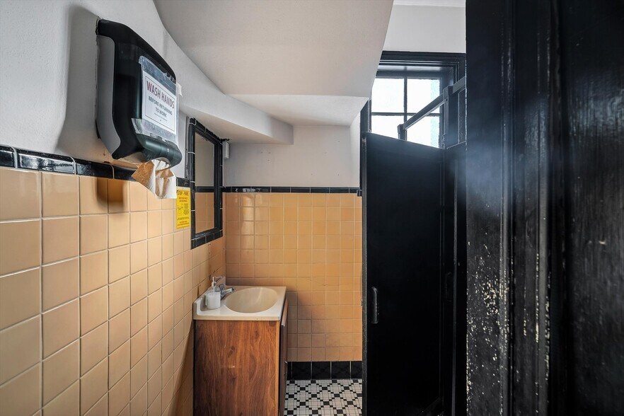 More Photos Of 108 S Old US Route 66, Hamel Restaurant For Sale