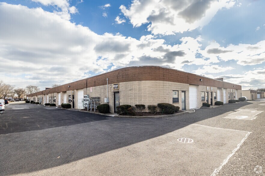 More Photos Of 66 S 2nd St, Bay Shore Warehouse For Lease