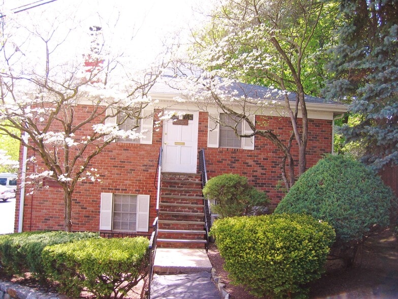 More Photos Of 160 N State Rd, Briarcliff Manor Village Medical For Lease