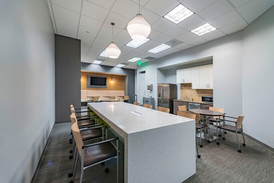 More Photos Of 3399 Peachtree Rd NE, Atlanta Coworking Space