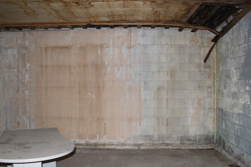 More Photos Of 1871 Elm, Waynoka Sports And Entertainment For Sale