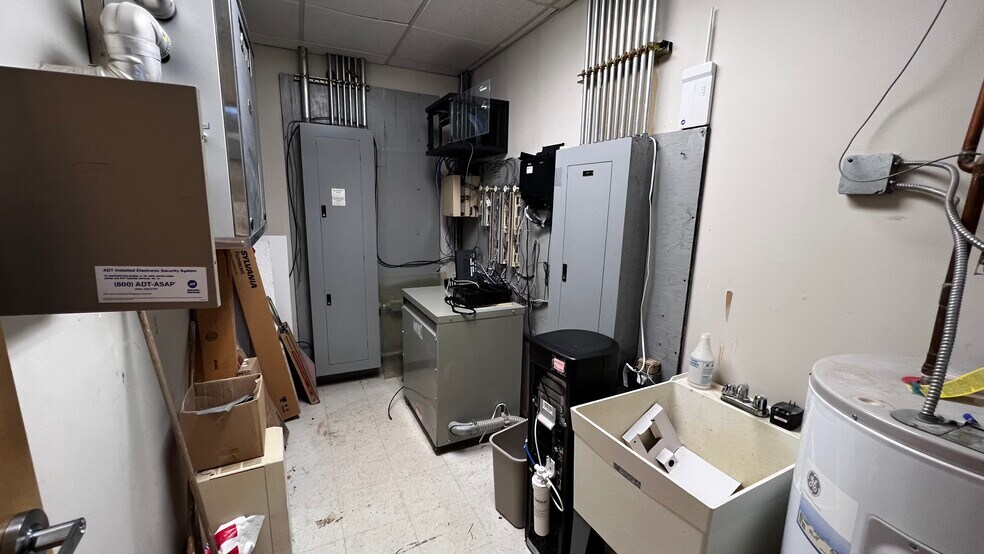 More Photos Of 2100 Ferry St, Easton Medical For Lease