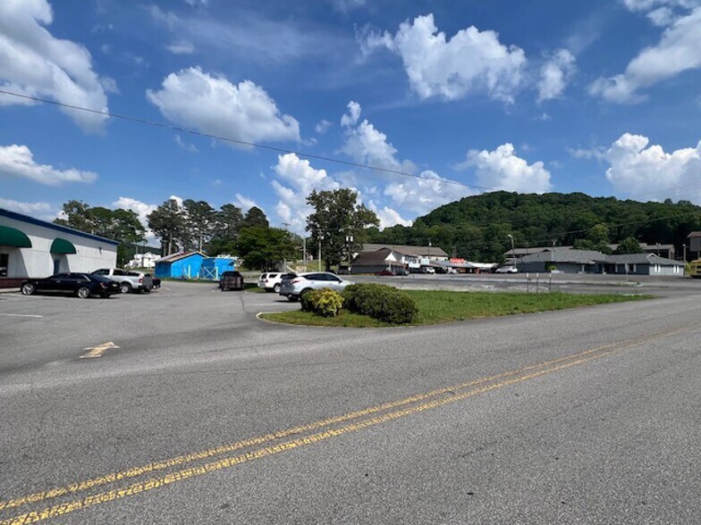 More Photos Of 14164 US Highway 431, Guntersville General Retail For Sale