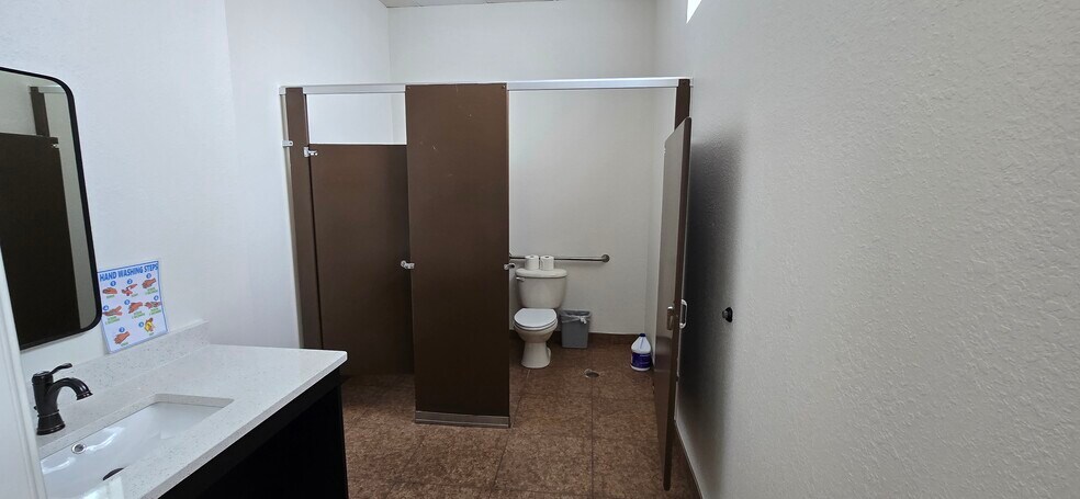 More Photos Of 208 N Highway 377, Roanoke Office For Lease