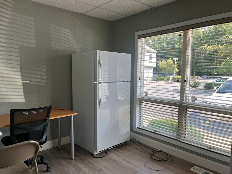 More Photos Of 1594-1600 US Highway 130, North Brunswick Medical For Lease