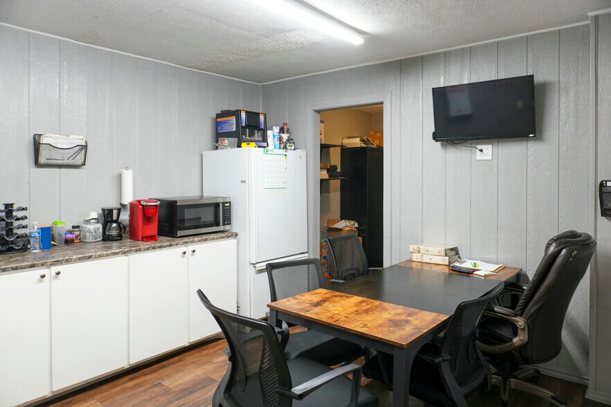 More Photos Of 2530 5th St, Ingleside Warehouse For Sale