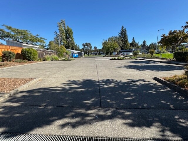More Photos Of 652 Petaluma Ave, Sebastopol Medical For Lease