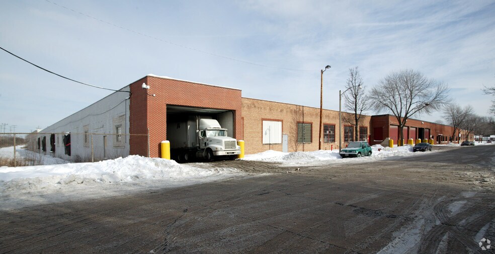 More Photos Of 5425-5435 N 27th St, Milwaukee Unknown For Lease