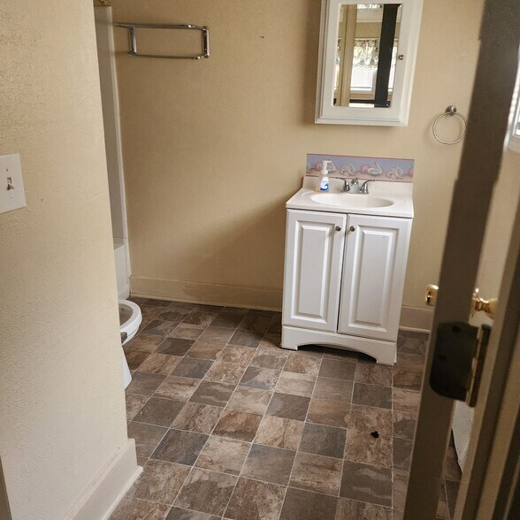 More Photos Of 401 N Spring St, Independence Apartments For Sale