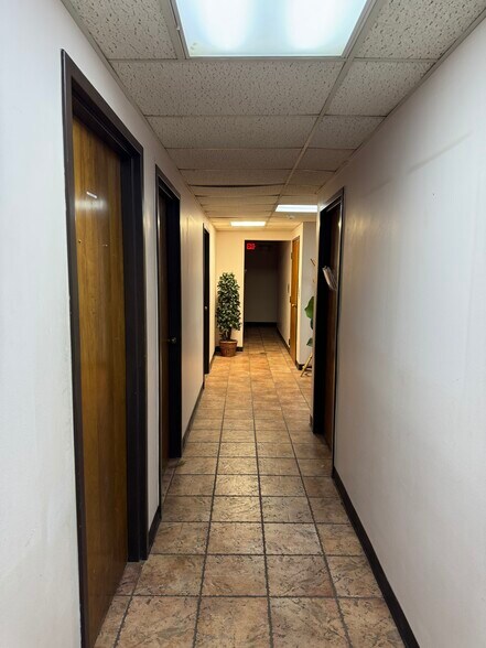 More Photos Of 8716 SE 15th St, Oklahoma City Distribution For Sale