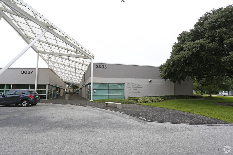 More Photos Of 3035 Lakeland Hills Blvd, Lakeland Medical For Lease