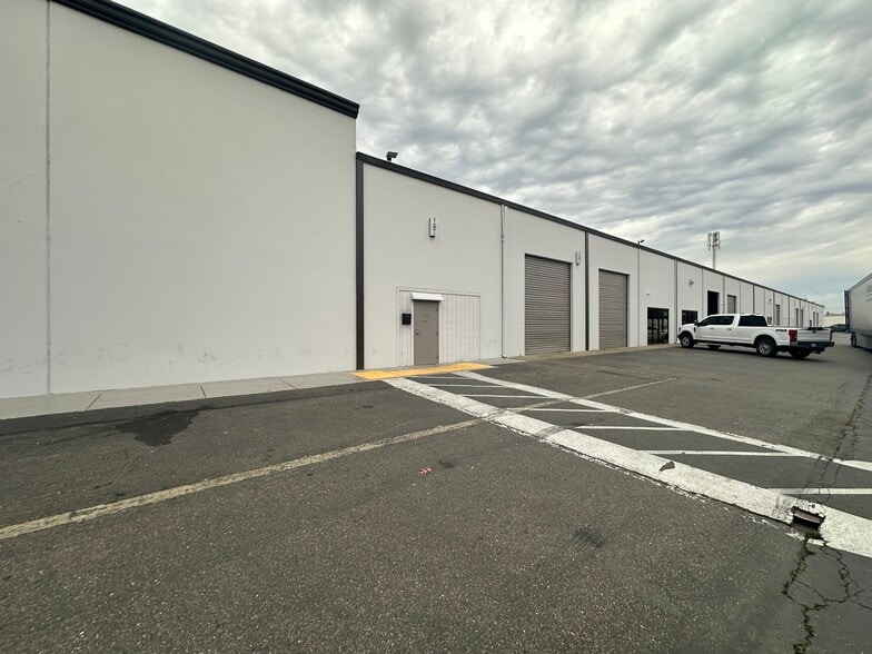 More Photos Of 11167 Trade Center Dr, Rancho Cordova Warehouse For Lease