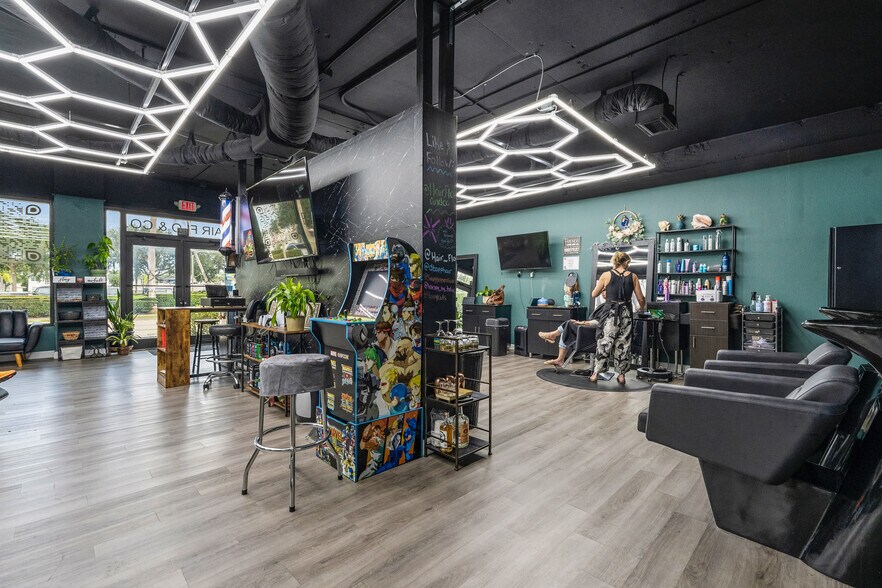 More Photos Of 23 Royal Palm Pointe, Vero Beach Restaurant For Sale