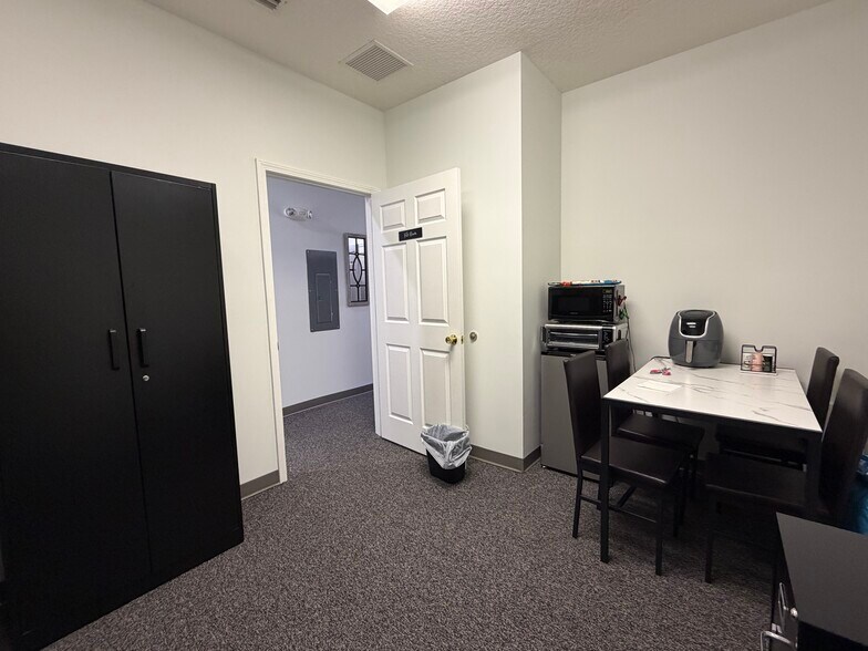 More Photos Of 3450 Dunn Ave, Jacksonville Unknown For Lease