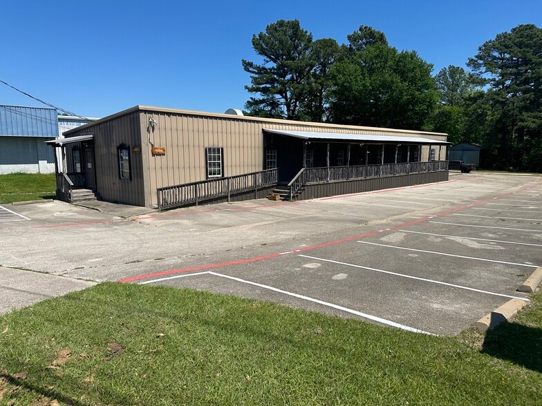 Primary Photo Of 2718 Gilmer Rd, Longview Restaurant For Sale