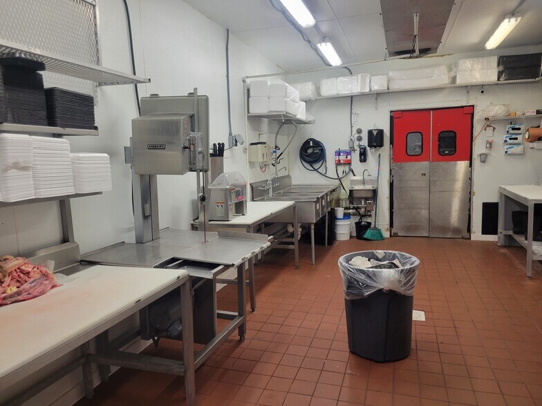 More Photos Of 261 N Main St, Liberty Freestanding For Sale