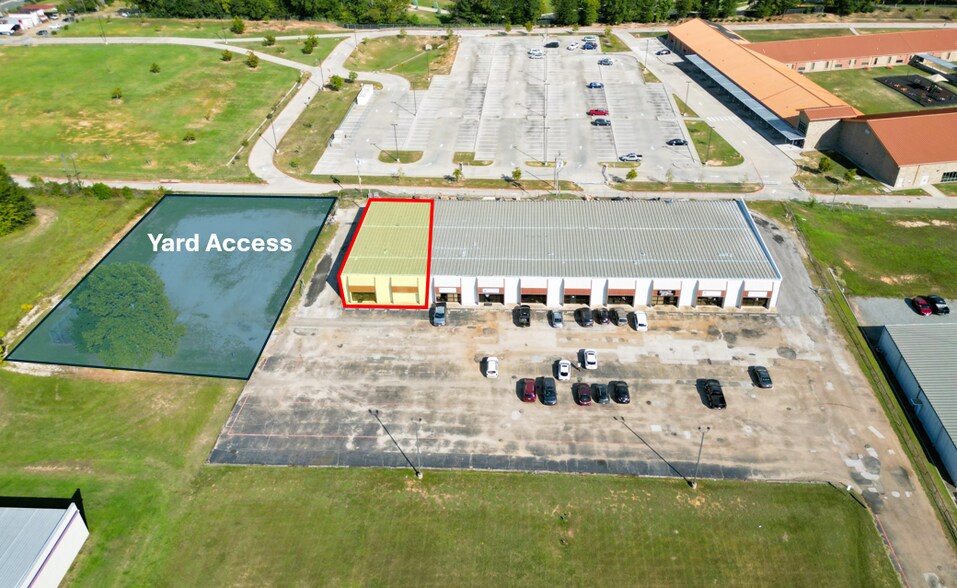 More Photos Of 440 N Eastman Rd, Longview Flex For Lease