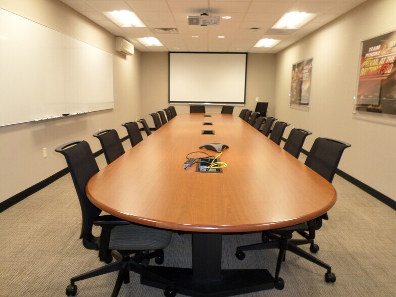 More Photos Of 2208 Quarry Dr, West Lawn Office For Lease