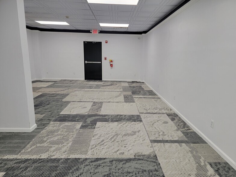 More Photos Of 71 Bellevue Ave, Langhorne Storefront Retail Office For Lease