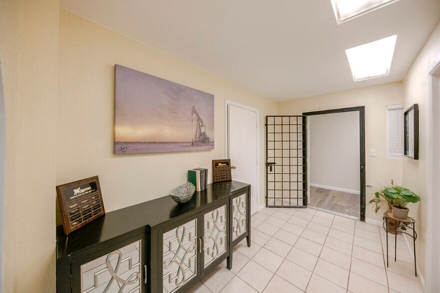 More Photos Of 2419 W Murphy St, Odessa Truck Terminal For Sale