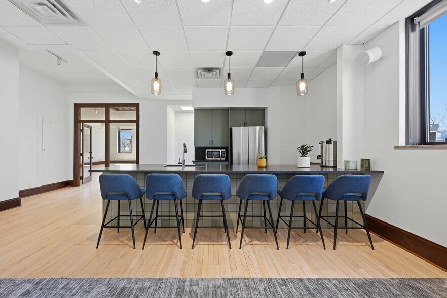 More Photos Of 1300-1304 NE 2nd St, Minneapolis Loft Creative Space For Lease