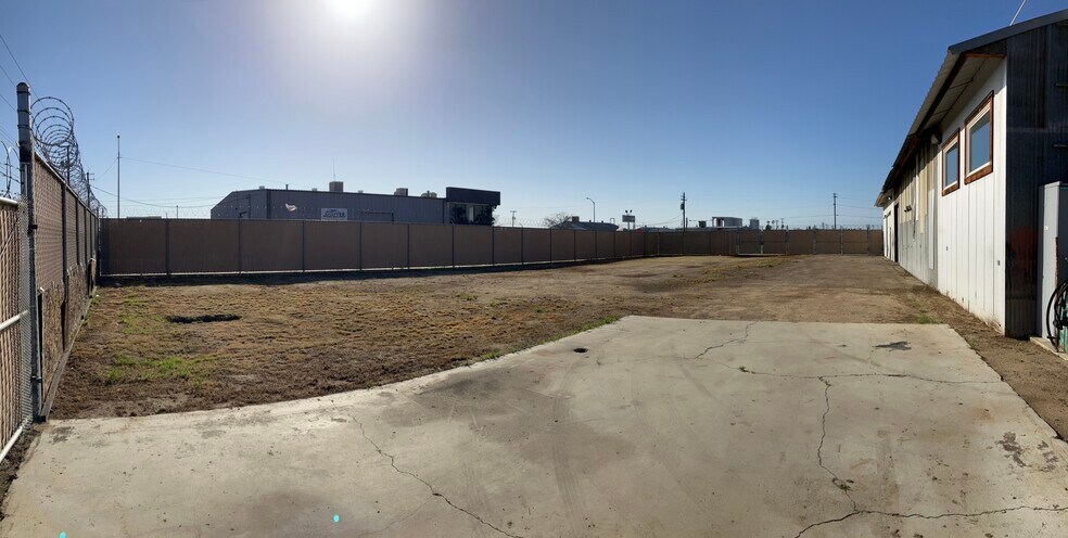 More Photos Of 220-222 Kentucky St, Bakersfield Warehouse For Lease